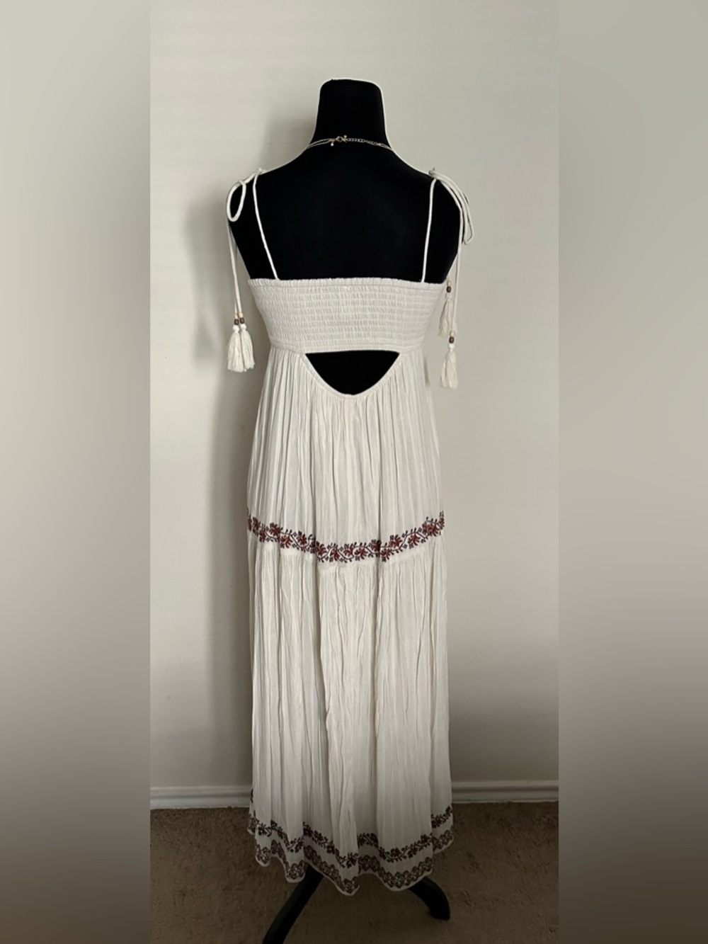 American Eagle Outfitters Cream Maxi Dress with Mauve Floral Trim - Picture 3 of 16
